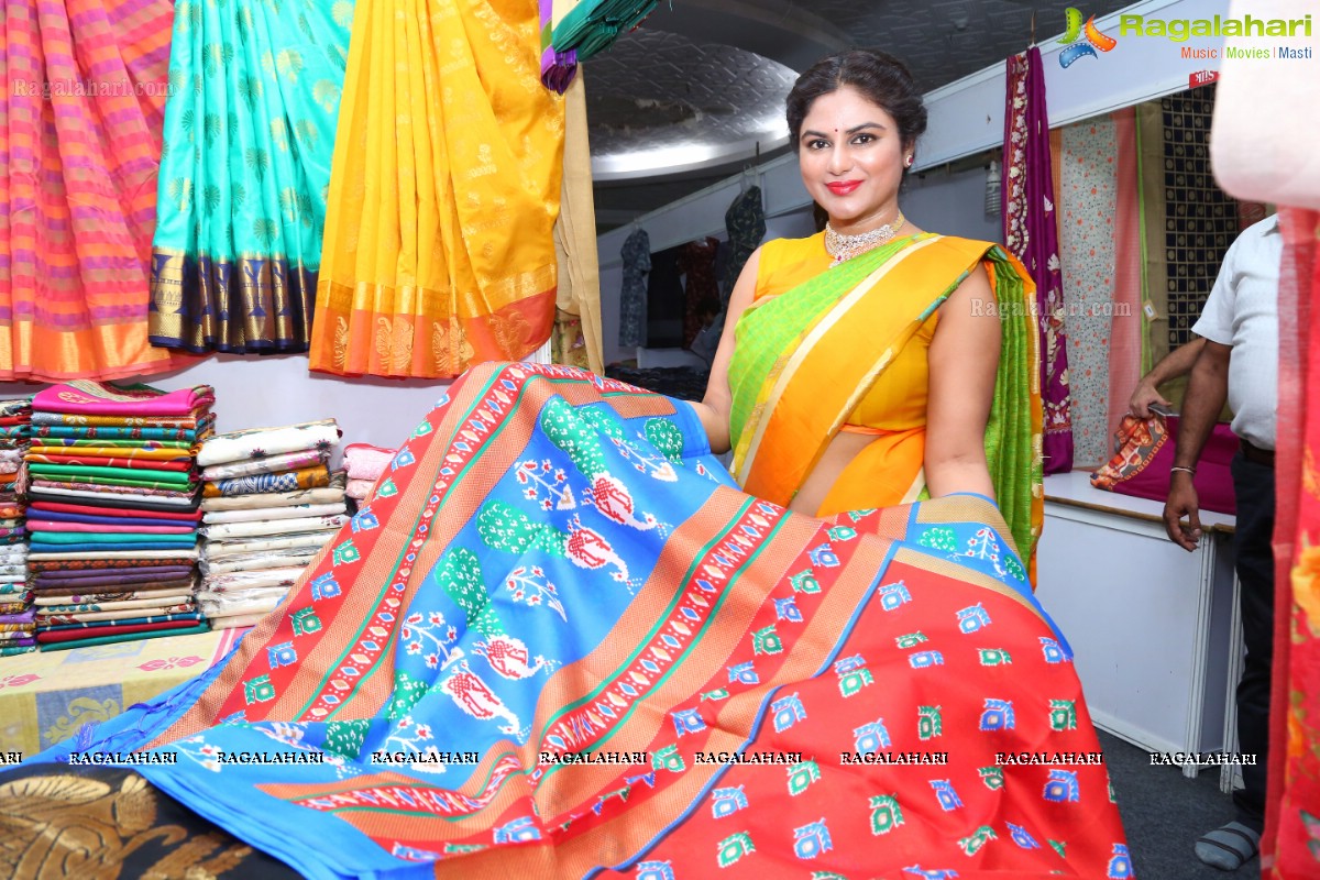 Shailaja Reddy Inaugurates Kala Silk Handloom Expo 2018 At TTD Himayatnagar