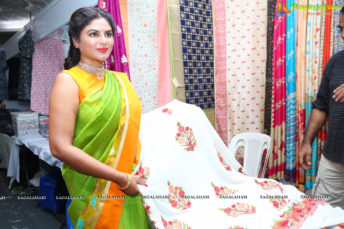 Shailaja Reddy Inaugurates Kala Silk Handloom Expo 2018 At TTD Himayatnagar