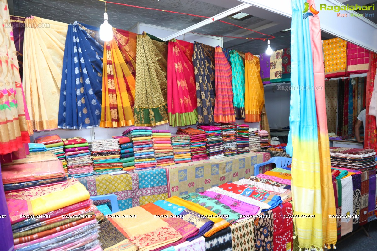 Shailaja Reddy Inaugurates Kala Silk Handloom Expo 2018 At TTD Himayatnagar