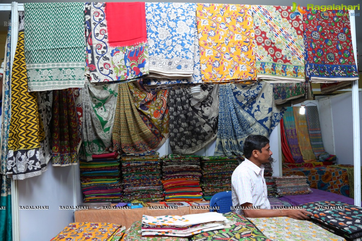 Shailaja Reddy Inaugurates Kala Silk Handloom Expo 2018 At TTD Himayatnagar