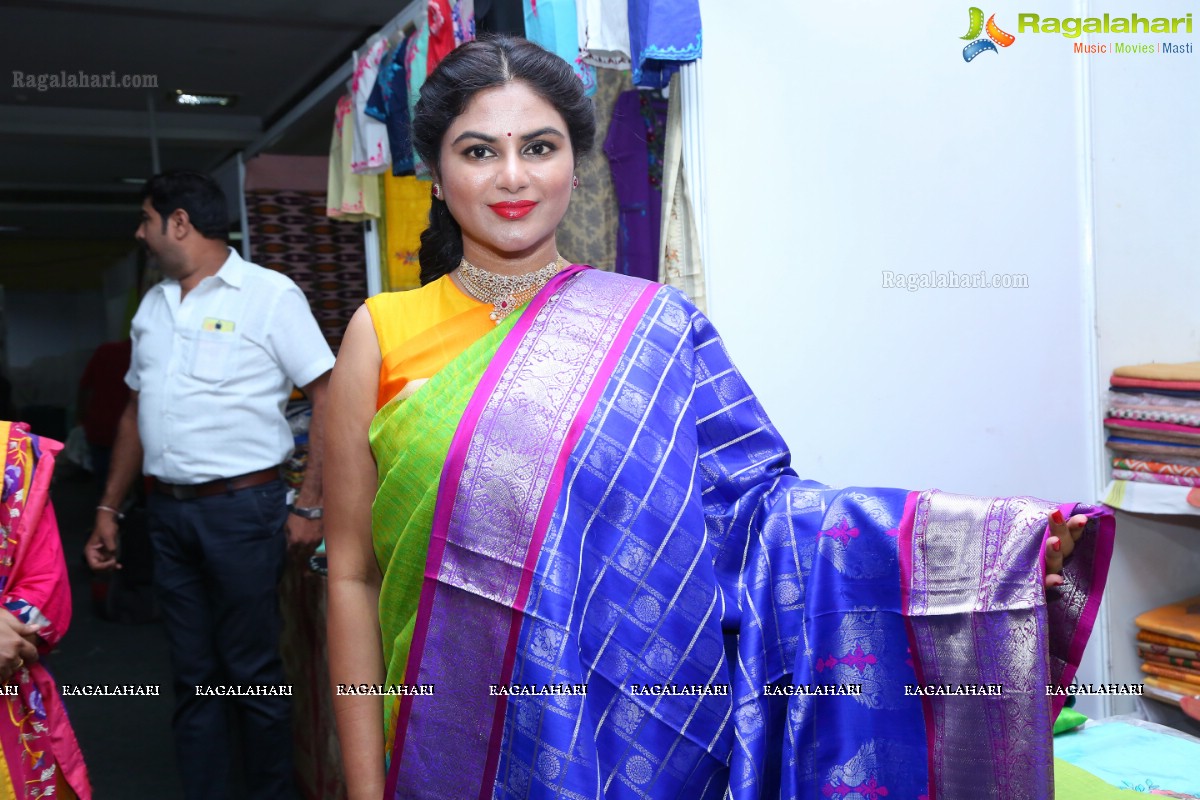 Shailaja Reddy Inaugurates Kala Silk Handloom Expo 2018 At TTD Himayatnagar