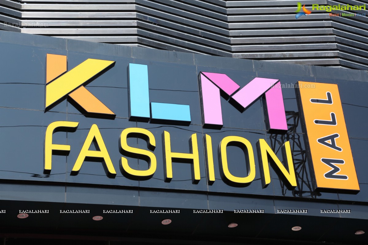 KLM Fashion Mall Launched by Payal Rajput-Karthikeya-Kaushal at Suchitra Circle