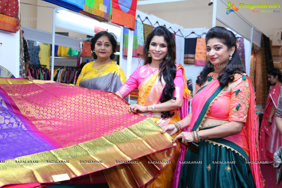 Mrs. Mamta Trivedi, Mrs India 2017 Launches National Silk Expo