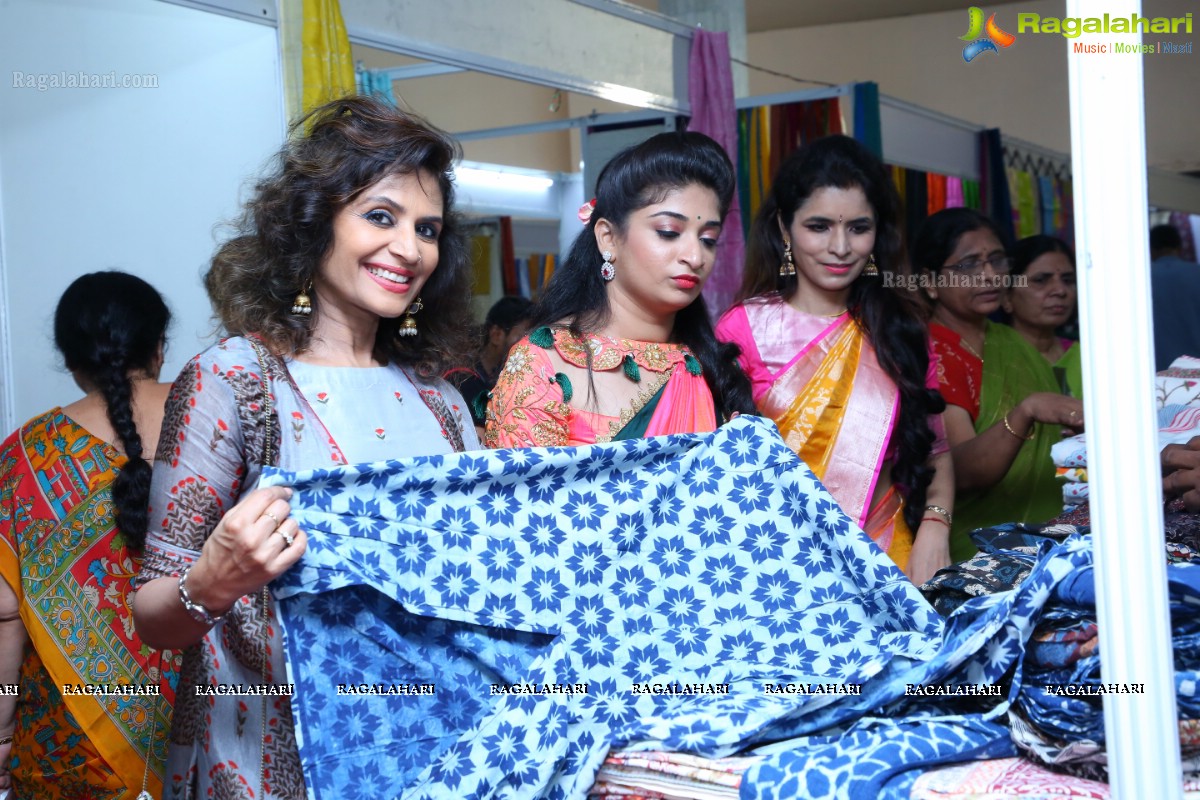 Mrs. Mamta Trivedi, Mrs India 2017 Launches National Silk Expo