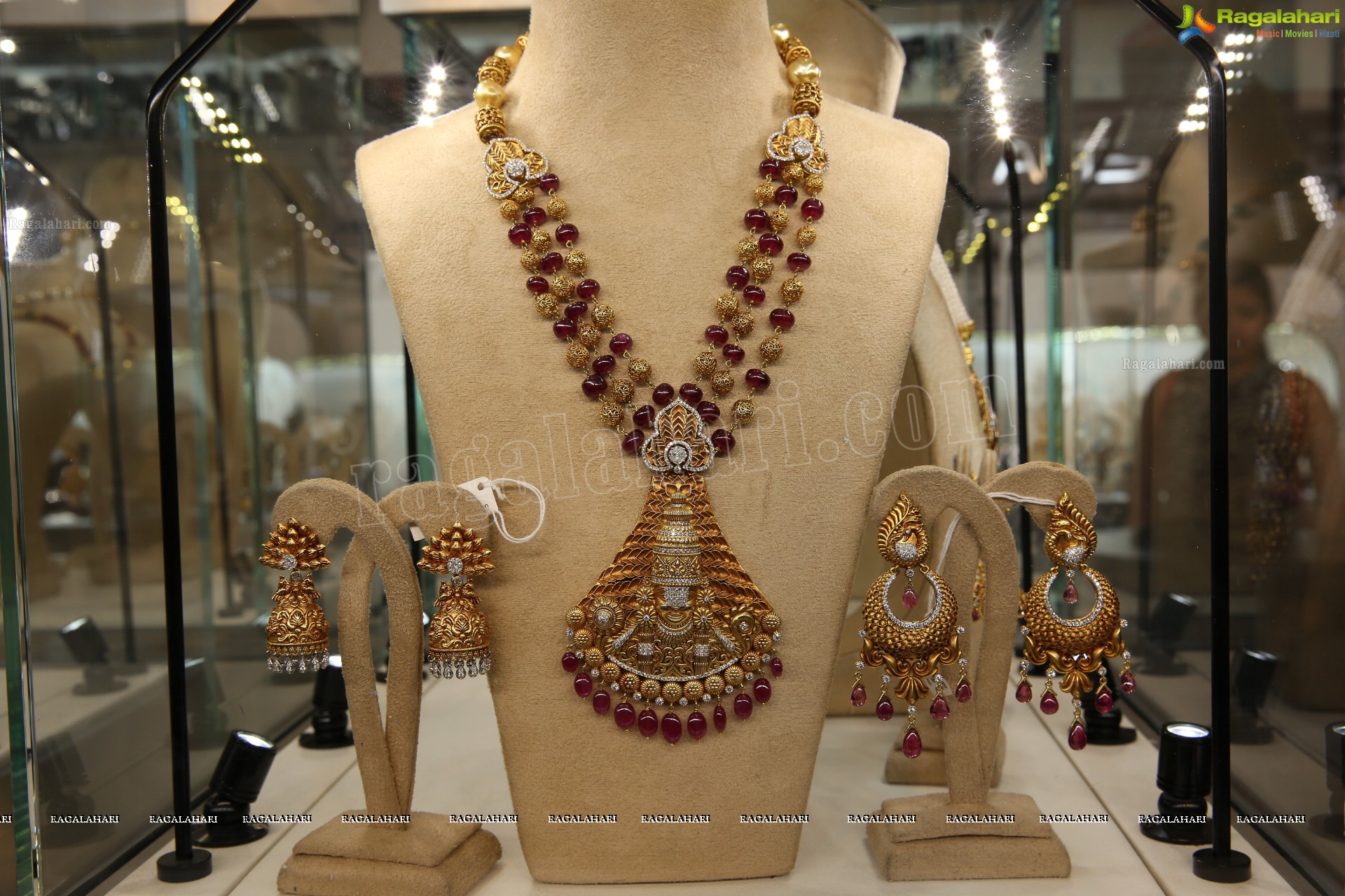 Temple and Diamond Jewellery Collection by Pavithra Jewellers Mumbai