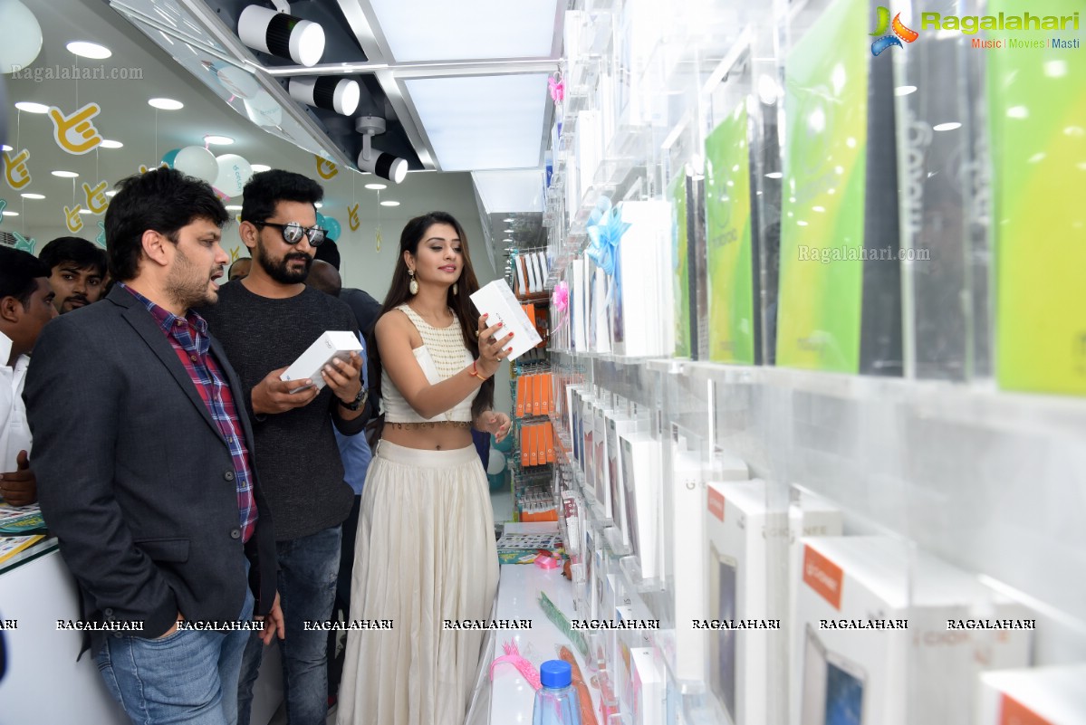 Payal Rajput Inaugurates Celekt Mobile Store