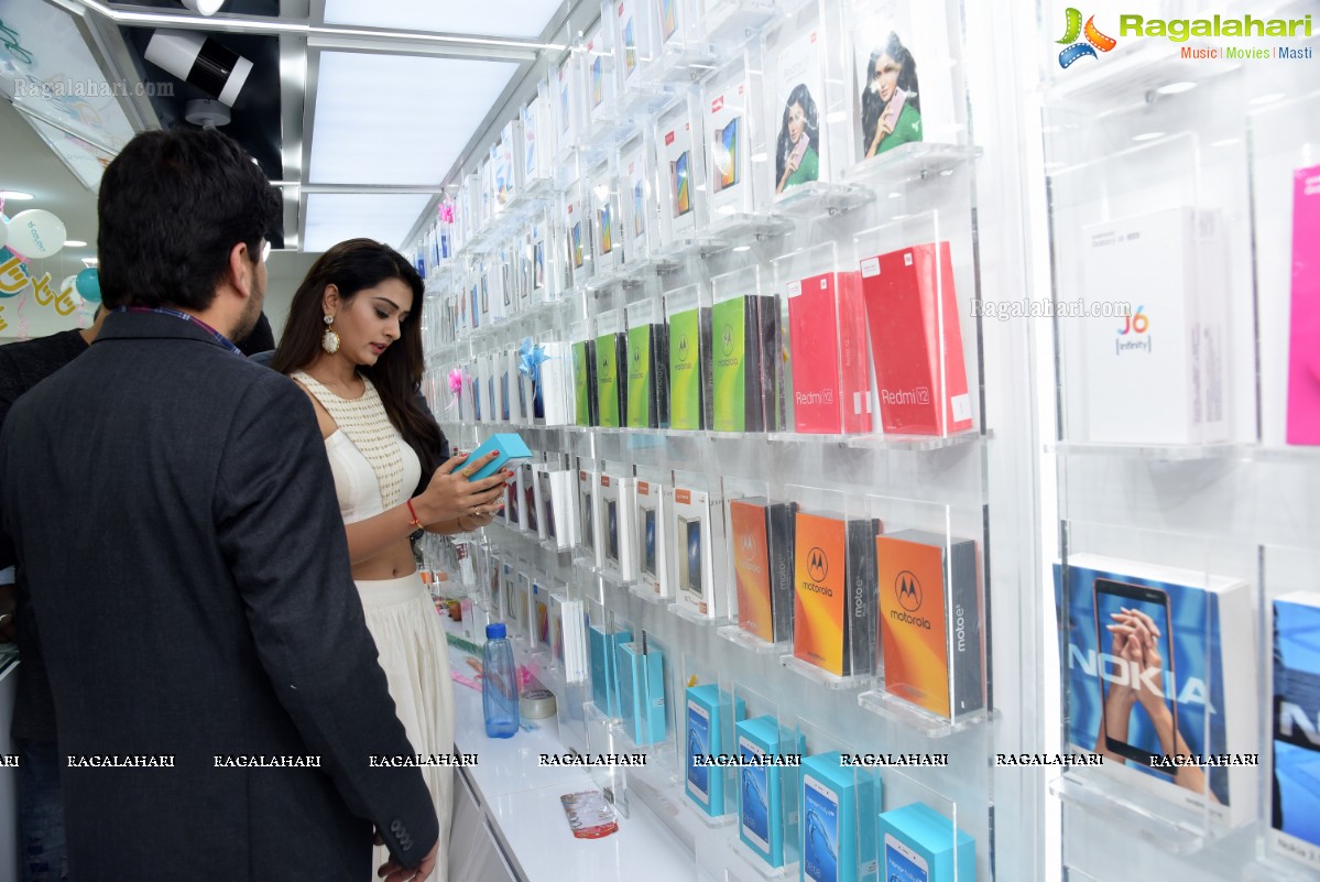Payal Rajput Inaugurates Celekt Mobile Store