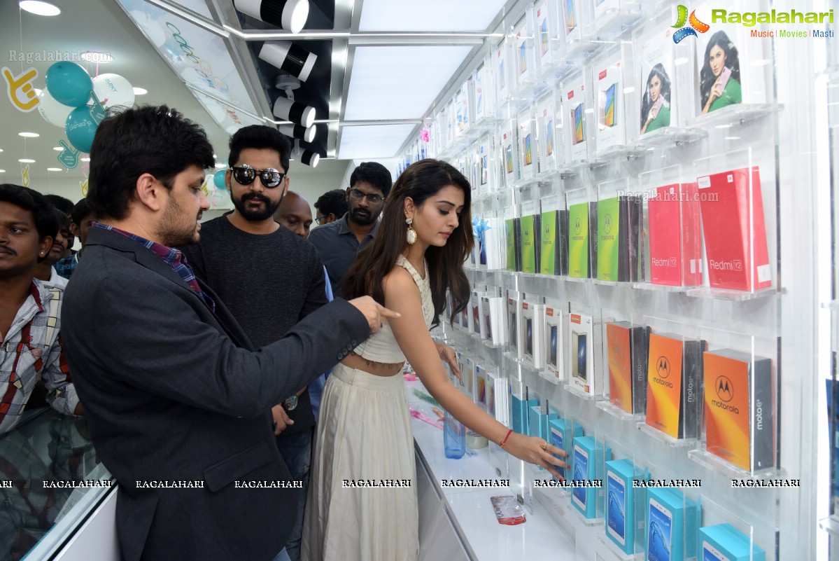 Payal Rajput Inaugurates Celekt Mobile Store