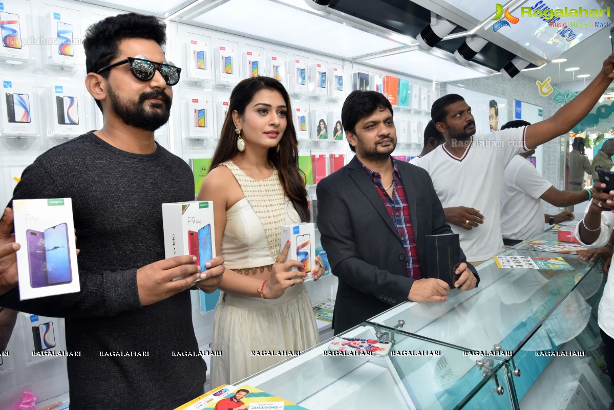 Payal Rajput Inaugurates Celekt Mobile Store