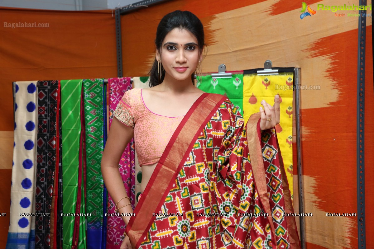 Pochampally Ikat Art Mela inaugurated by Miss Queen of India 2018 finalist Sandhya Thota