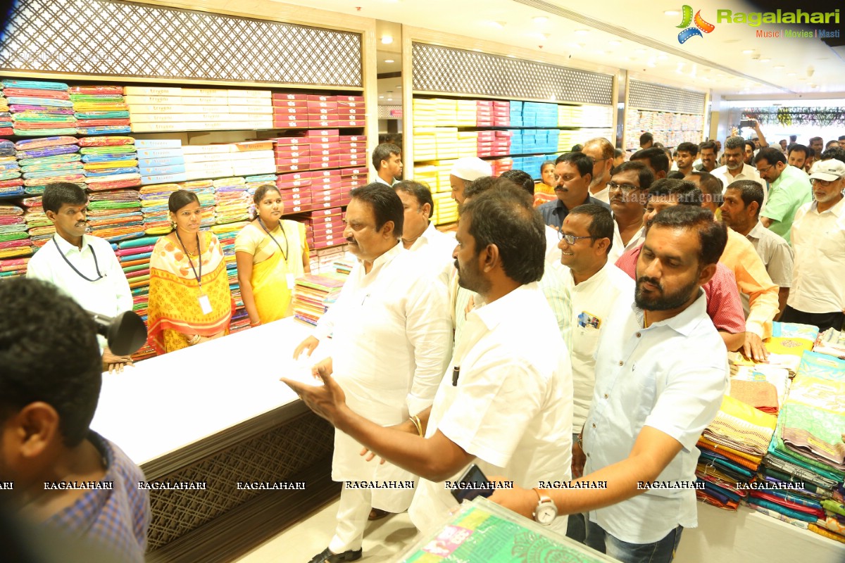 Rashmika Mandanna Launches CMR Shopping Mall In Mahaboobnagar 