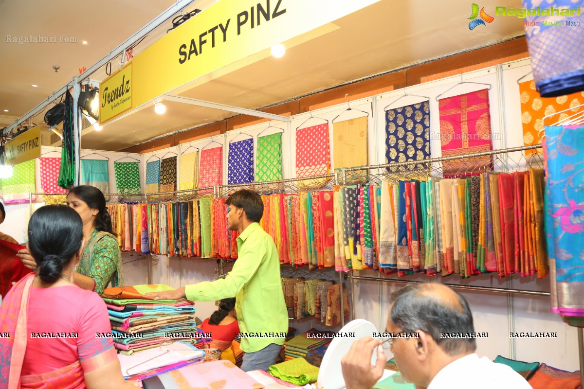 Sahithi Jadi & Ashu Gauri Inaugurate Trendz Life Style Expo @ Taj Krishna