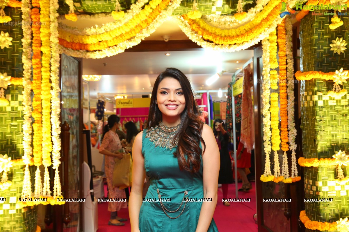 Sahithi Jadi & Ashu Gauri Inaugurate Trendz Life Style Expo @ Taj Krishna