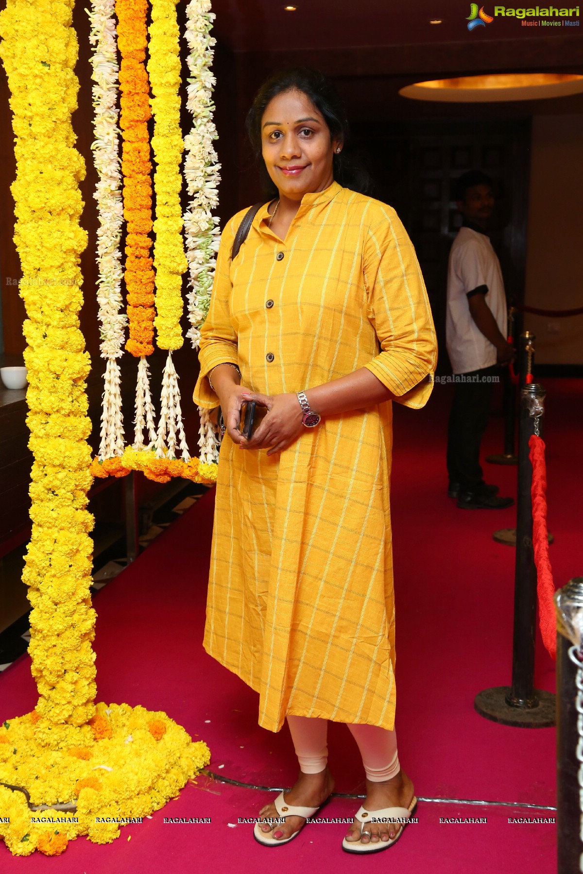 Sahithi Jadi & Ashu Gauri Inaugurate Trendz Life Style Expo @ Taj Krishna