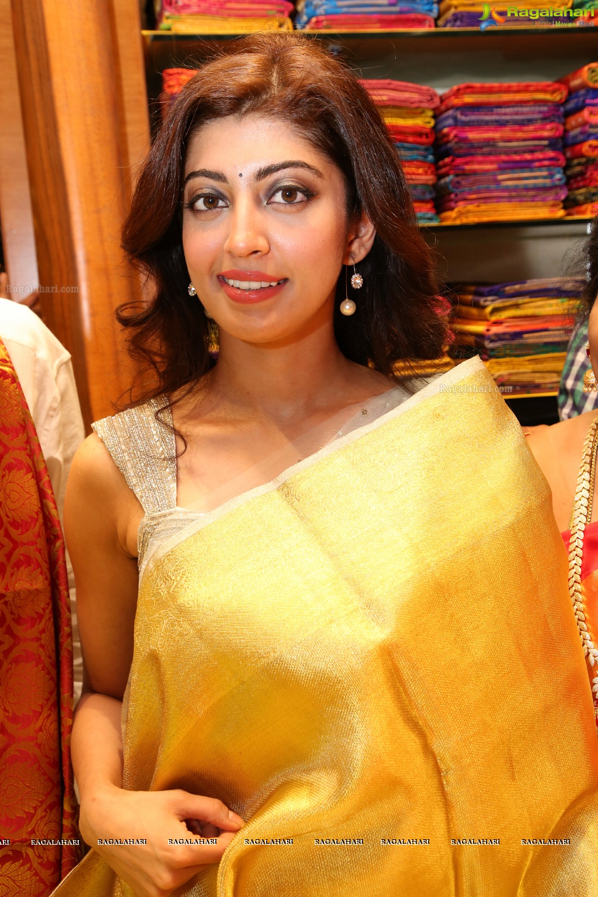 Heroine Pranitha Subhash & Naini Narshimha Reddy Launch Videms Silks @ Vanasthalipuram, Hyderabad