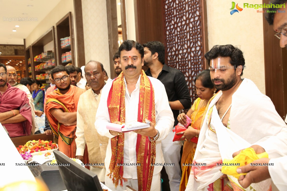 Heroine Pranitha Subhash & Naini Narshimha Reddy Launch Videms Silks @ Vanasthalipuram, Hyderabad