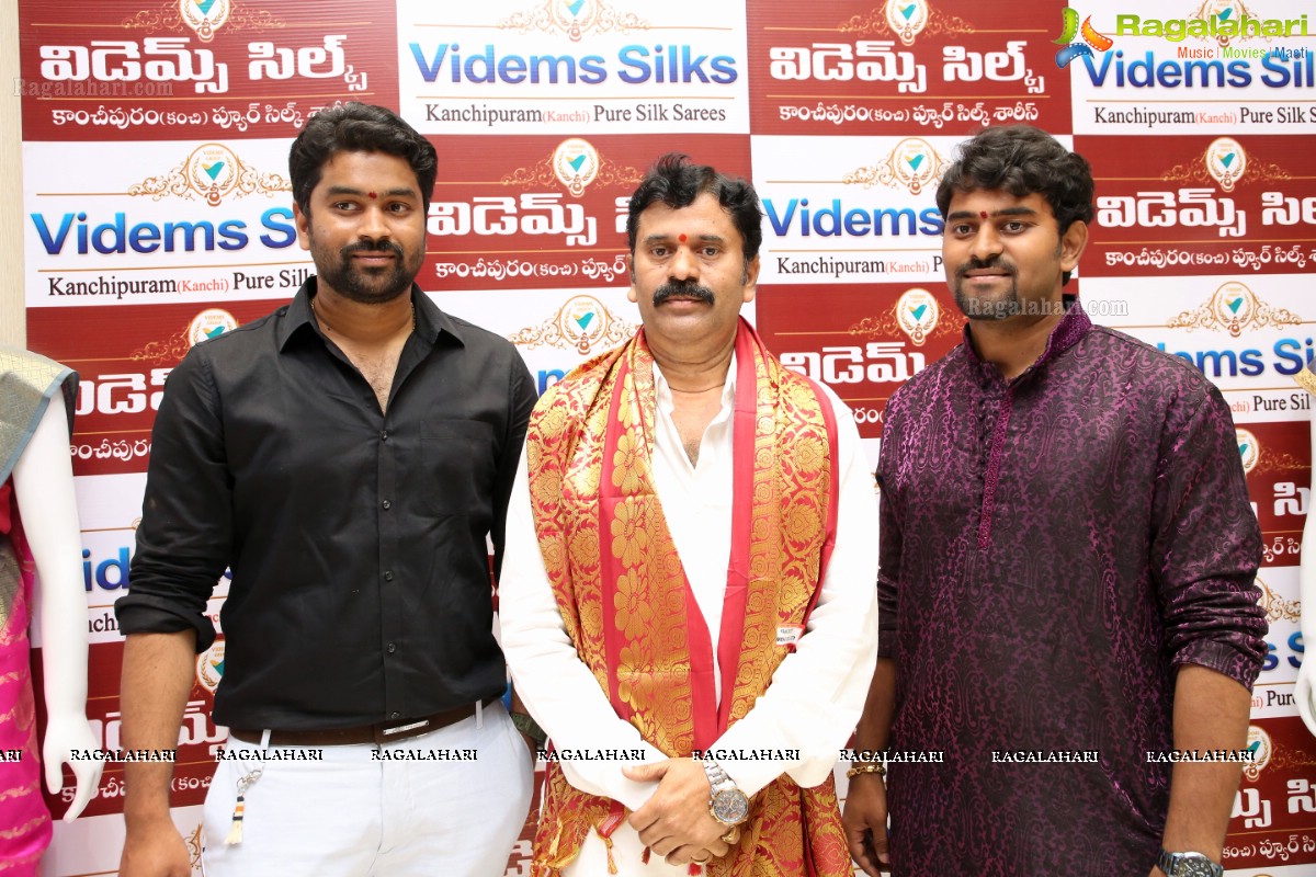 Heroine Pranitha Subhash & Naini Narshimha Reddy Launch Videms Silks @ Vanasthalipuram, Hyderabad