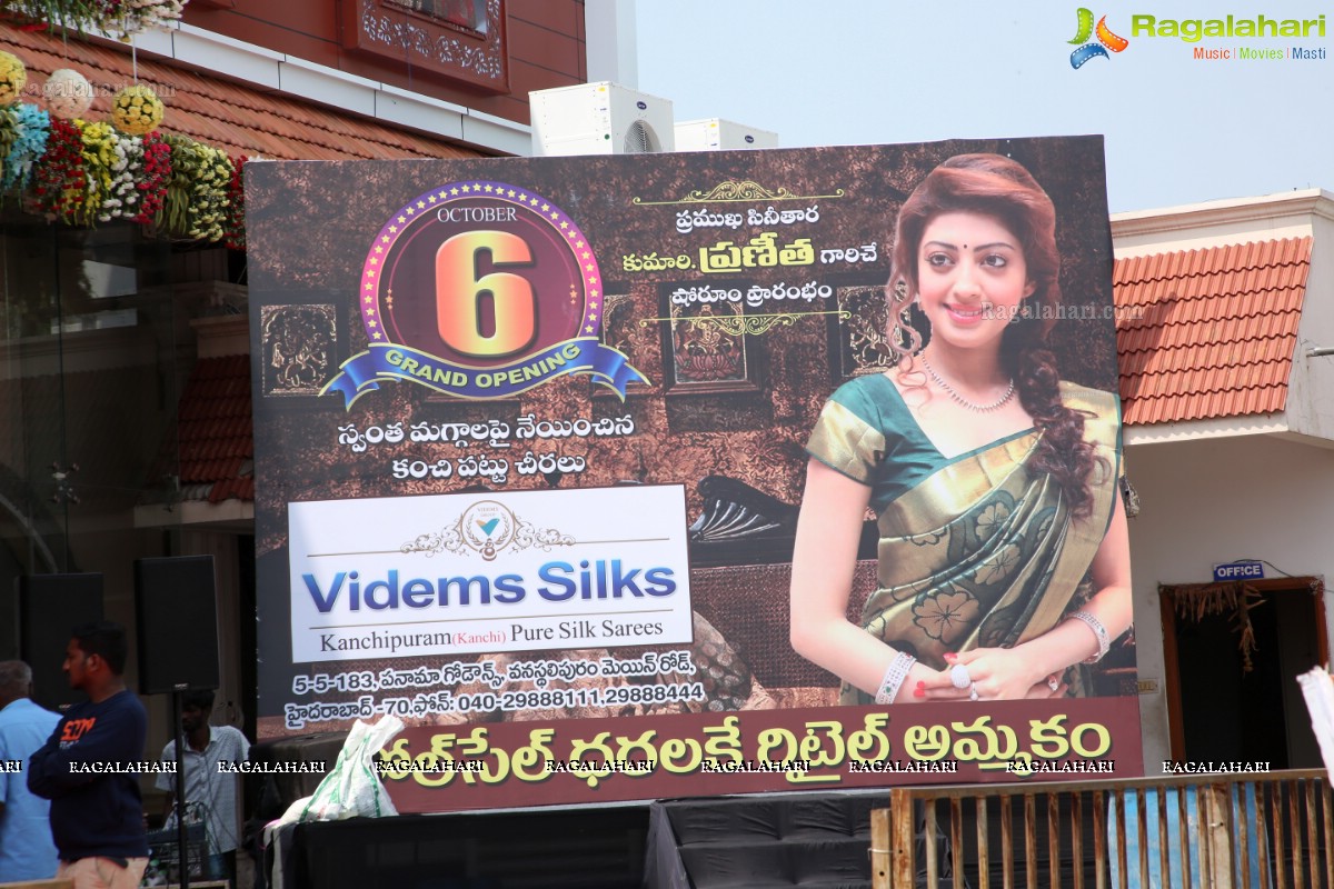Heroine Pranitha Subhash & Naini Narshimha Reddy Launch Videms Silks @ Vanasthalipuram, Hyderabad