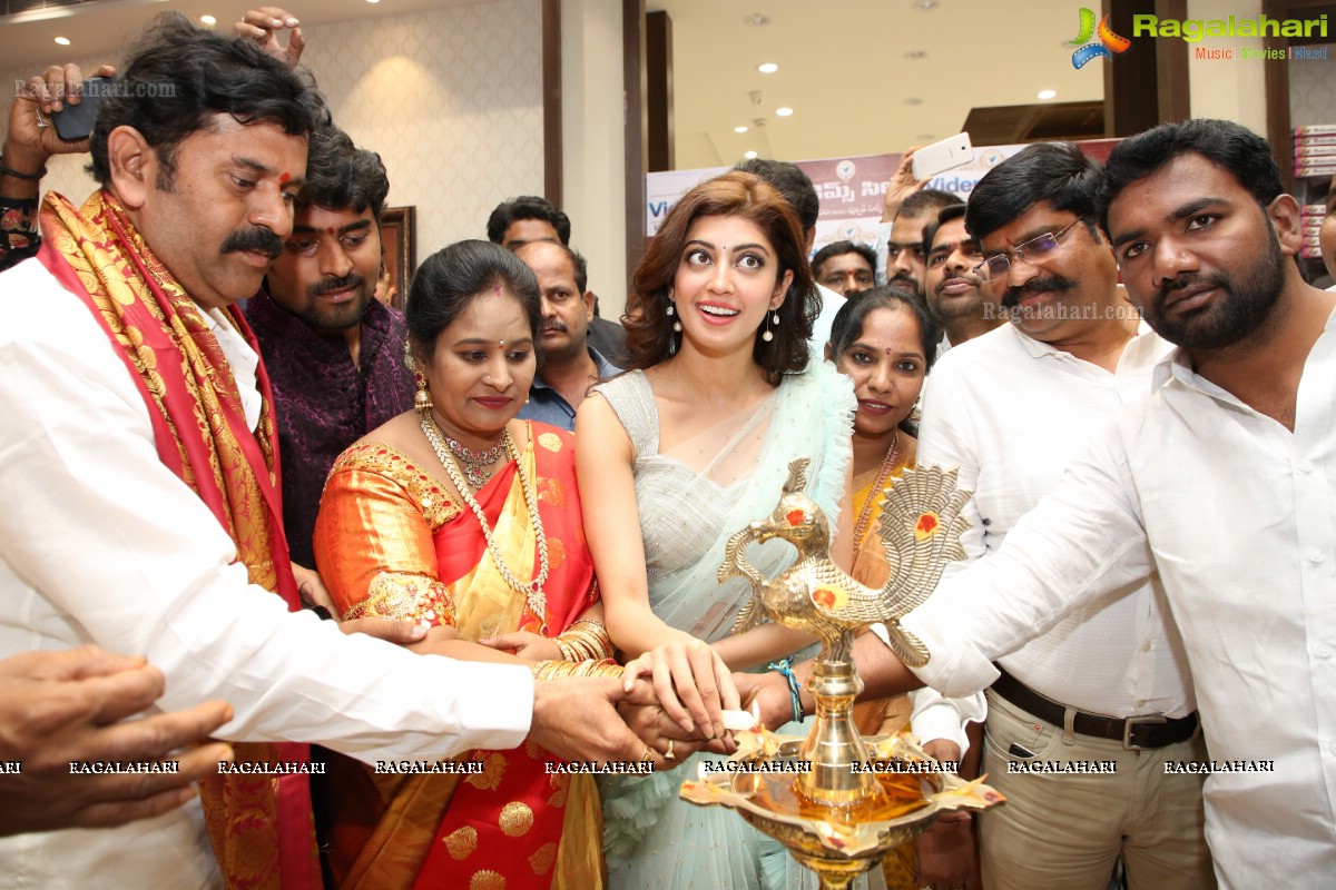 Heroine Pranitha Subhash & Naini Narshimha Reddy Launch Videms Silks @ Vanasthalipuram, Hyderabad