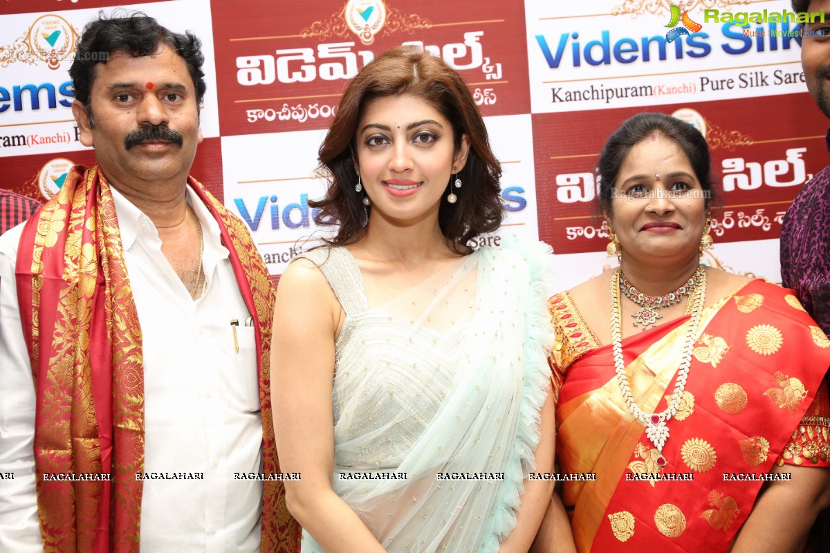 Heroine Pranitha Subhash & Naini Narshimha Reddy Launch Videms Silks @ Vanasthalipuram, Hyderabad