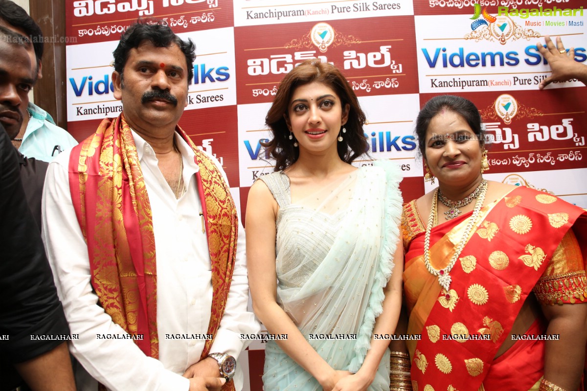 Heroine Pranitha Subhash & Naini Narshimha Reddy Launch Videms Silks @ Vanasthalipuram, Hyderabad