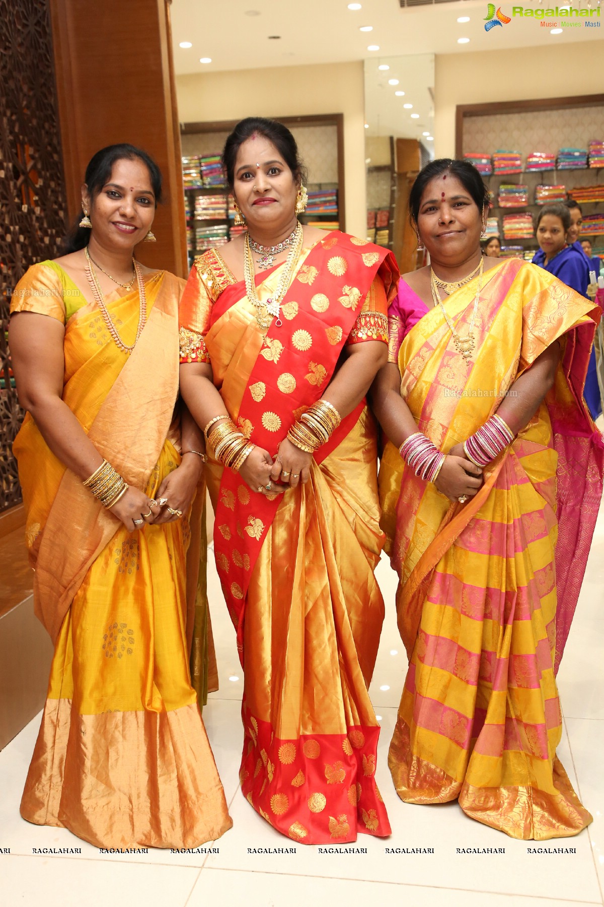 Heroine Pranitha Subhash & Naini Narshimha Reddy Launch Videms Silks @ Vanasthalipuram, Hyderabad