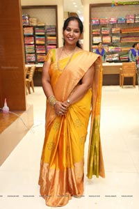 Pranitha, Naini Narshimha Reddy Inaugurates Videms Silks