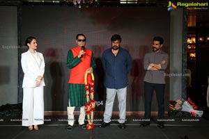 T Subbirami Reddy Felicitates 'Sye Raa' Team