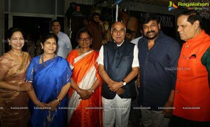 T Subbirami Reddy Felicitates 'Sye Raa' Team