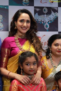 Hiya Designer Jewellery Showroom Launch