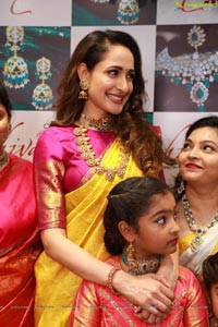 Hiya Designer Jewellery Showroom Launch