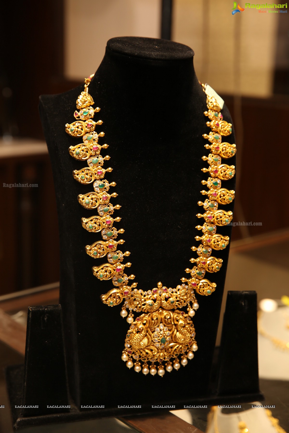 Manepally Jewellers Unveils Special Diwali Collection