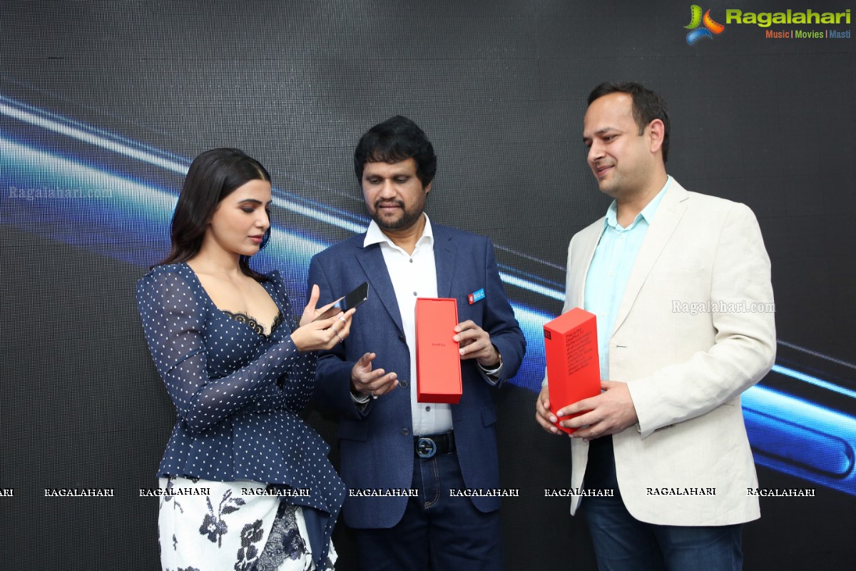 Samantha Launches Oneplus Mobiles At Big C