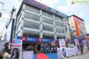 Samantha Launches Oneplus Mobiles At Big C