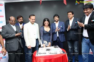 Samantha Launches Oneplus Mobiles At Big C