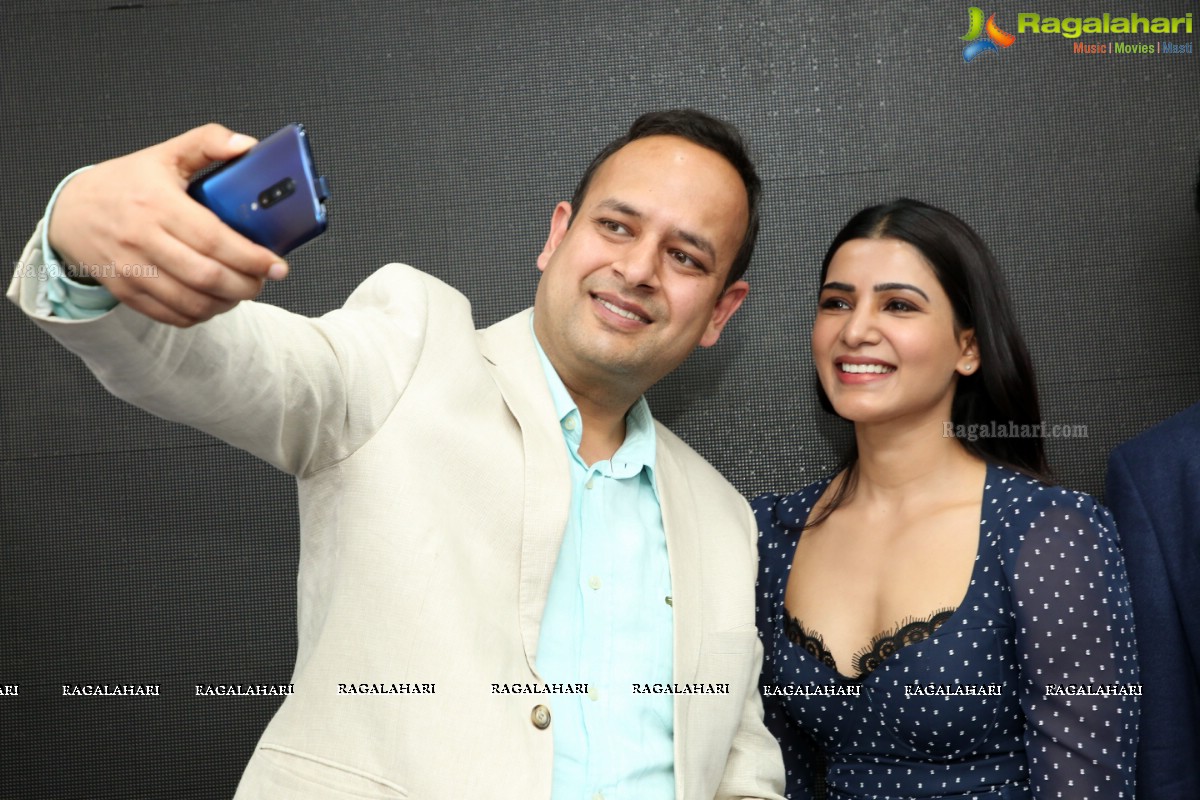 Samantha Launches Oneplus Mobiles At Big C