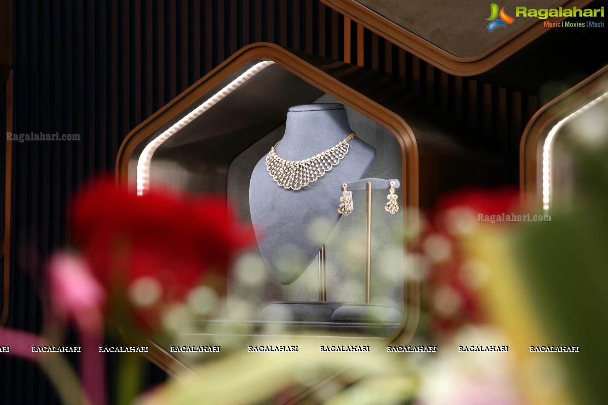 Malabar Gold & Diamonds Launches Its New Showroom at Habsiguda