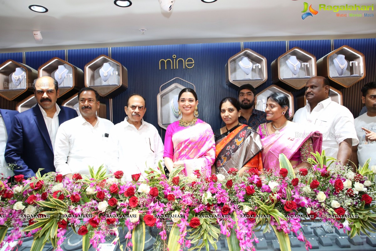 Malabar Gold & Diamonds Launches Its New Showroom at Habsiguda