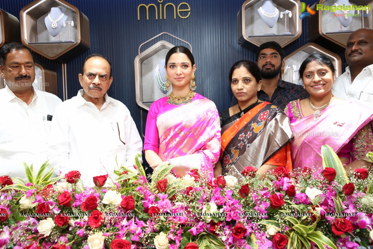 Malabar Gold & Diamonds Launches Its New Showroom at Habsiguda