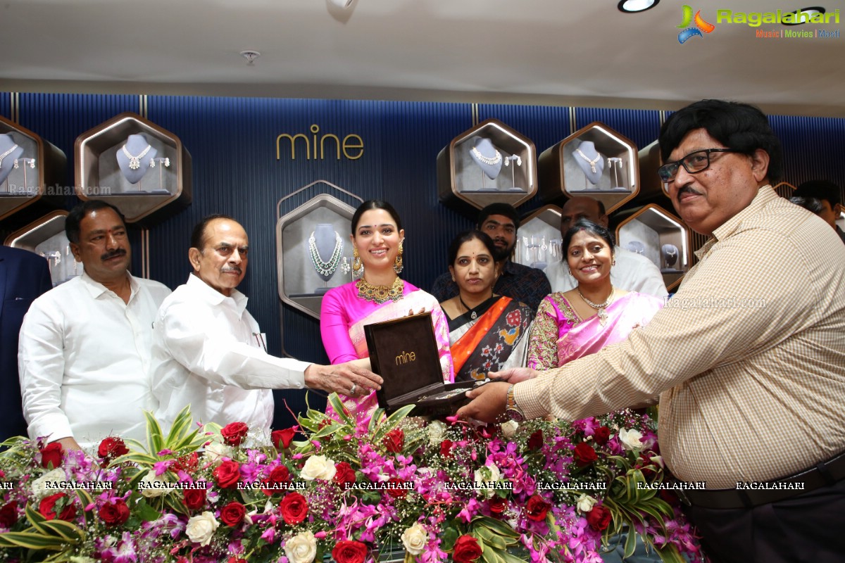 Malabar Gold & Diamonds Launches Its New Showroom at Habsiguda