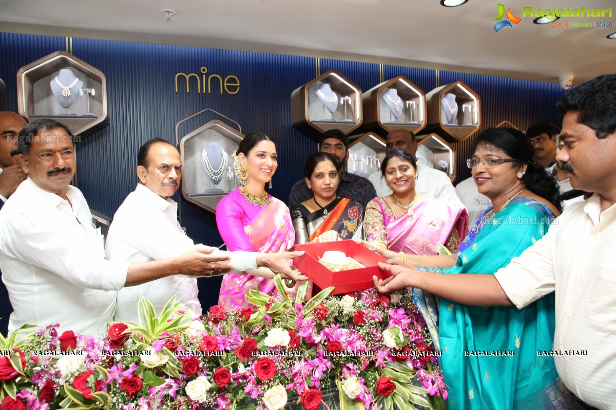 Malabar Gold & Diamonds Launches Its New Showroom at Habsiguda