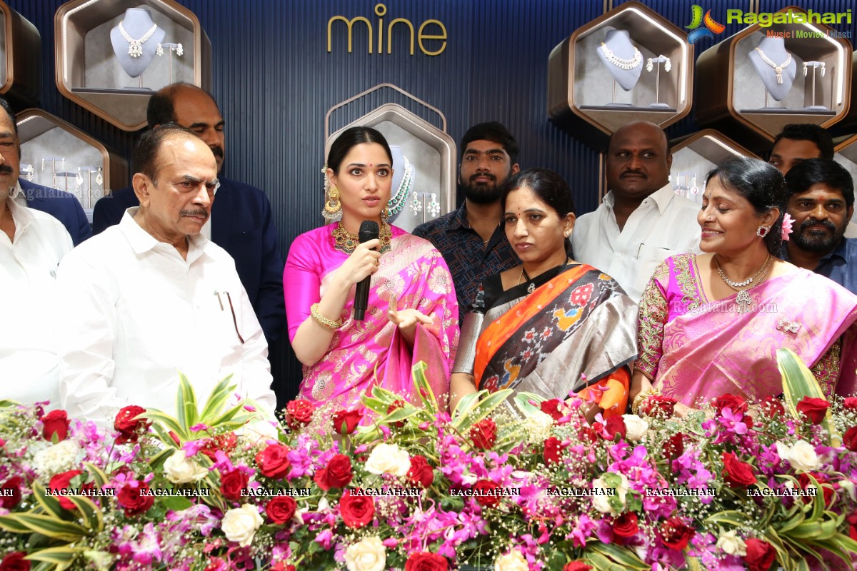 Malabar Gold & Diamonds Launches Its New Showroom at Habsiguda