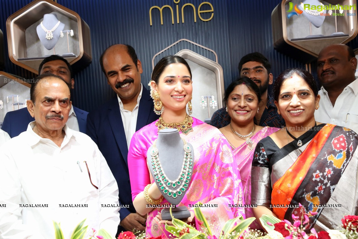 Malabar Gold & Diamonds Launches Its New Showroom at Habsiguda