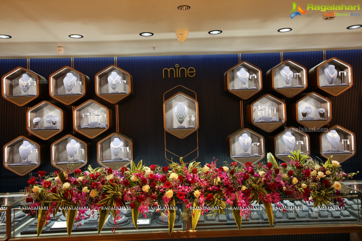 Malabar Gold & Diamonds Launches Its New Showroom at Habsiguda