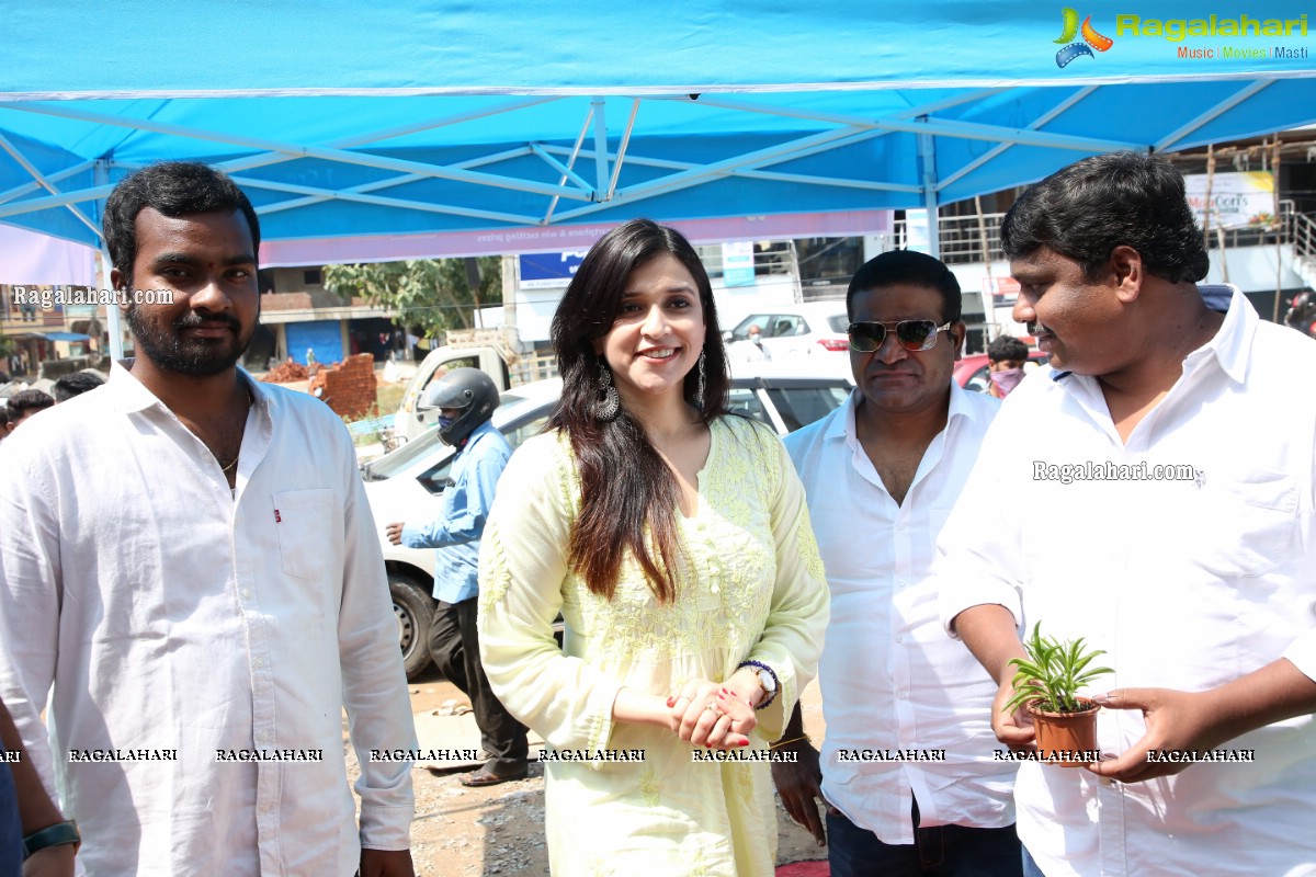 Cellbay 55th Store Launch by Mannara Chopra at Beeramguda, Hyderabad