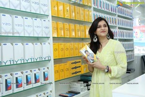 Cellbay 55th Store Launch by Mannara Chopra