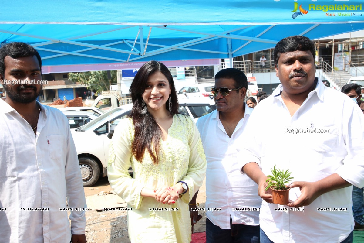 Cellbay 55th Store Launch by Mannara Chopra at Beeramguda, Hyderabad