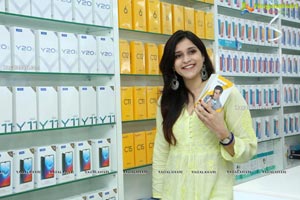 Cellbay 55th Store Launch by Mannara Chopra