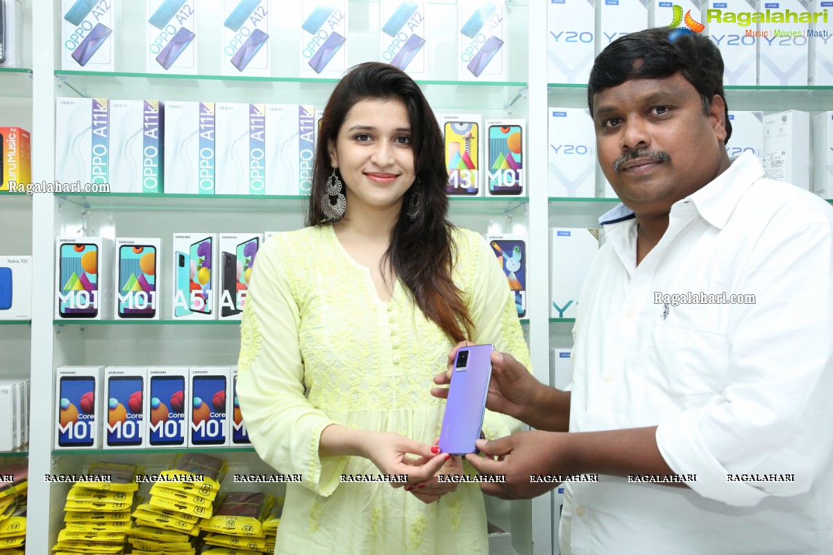 Cellbay 55th Store Launch by Mannara Chopra at Beeramguda, Hyderabad