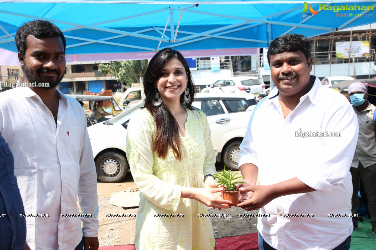 Cellbay 55th Store Launch by Mannara Chopra at Beeramguda, Hyderabad